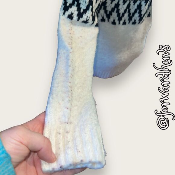 BB Dakota Sweater – Size Medium – Fun Pattern – Pilling Present - Picture 5 of 7